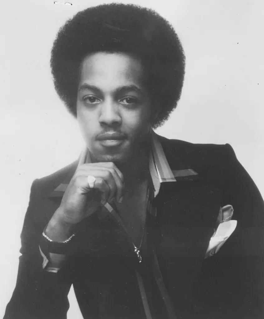 Black and white portrait of Peabo Bryson.