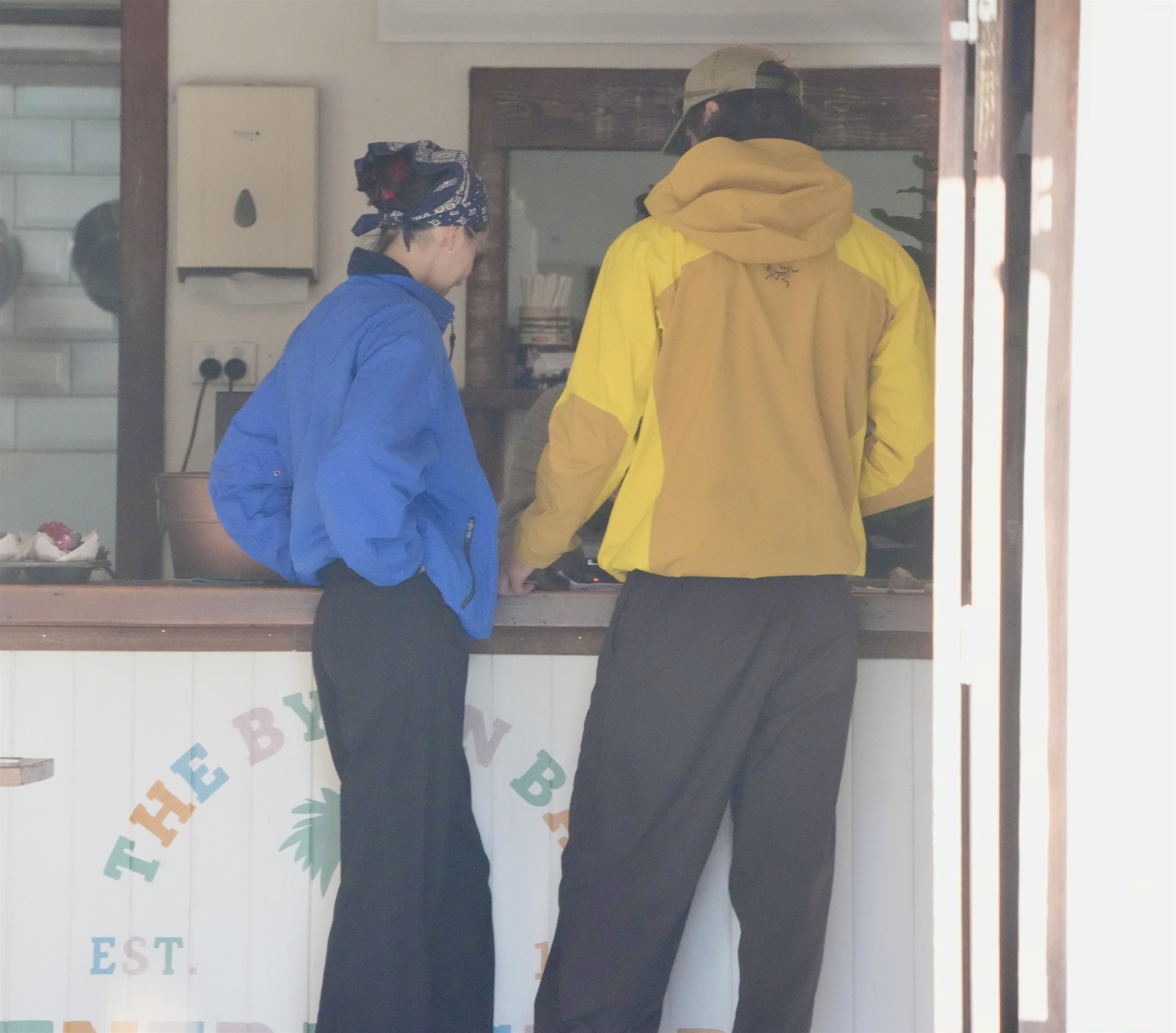 Jacob Elordi and Kendall Jenner at a cafe in Byron Bay.