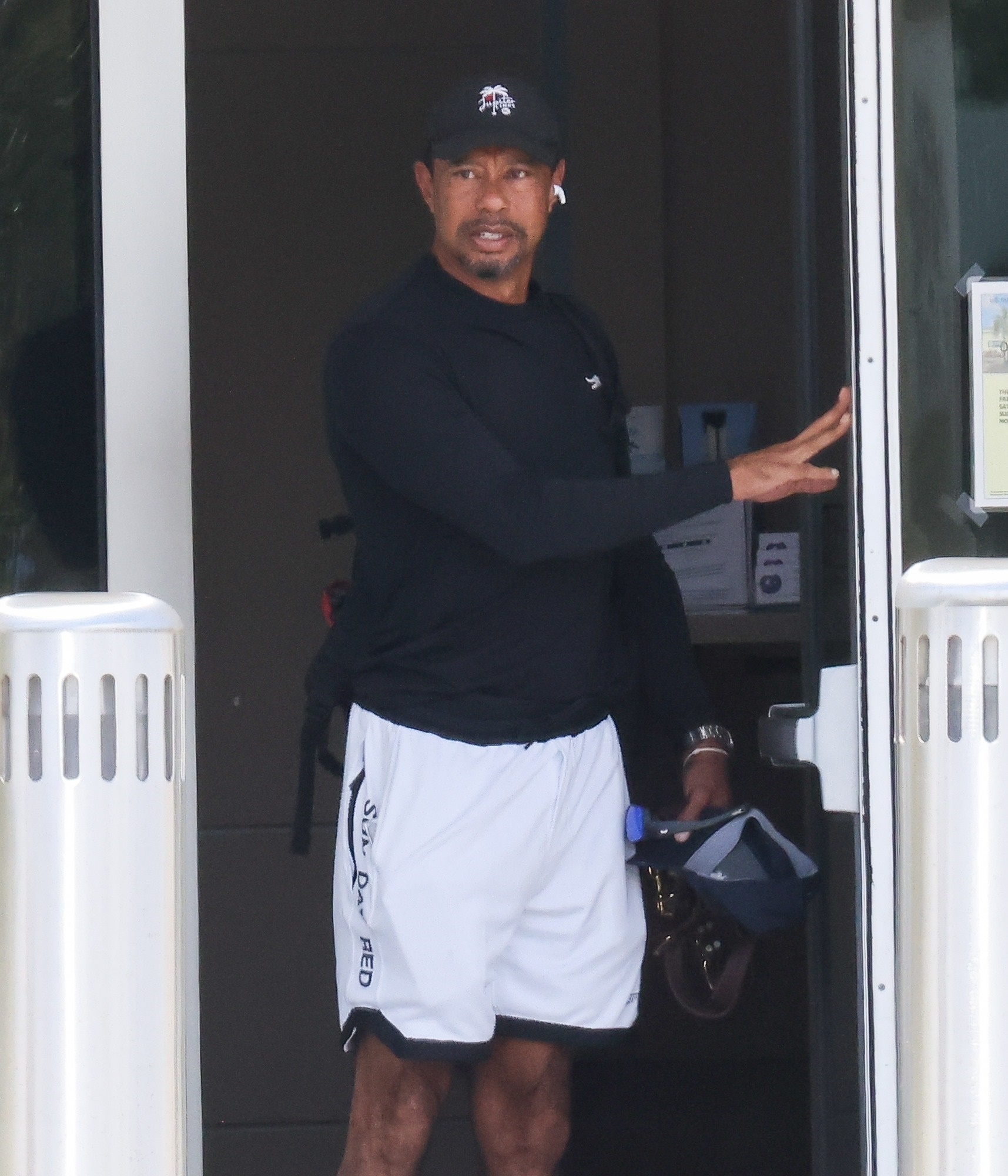 Tiger Woods returning home after completing rehabilitation.