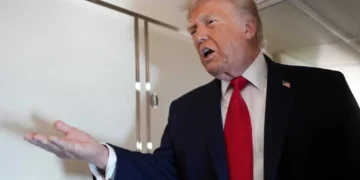 Trump arrives late and unhappy to Wisconsin event — and CNN reporter reveals why