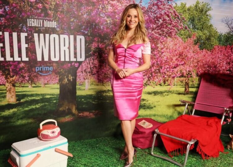 Reese Witherspoon Tears Up as ‘Legally Blonde’ Cast Reunites for ‘Elle’: ‘Privilege of My Life’