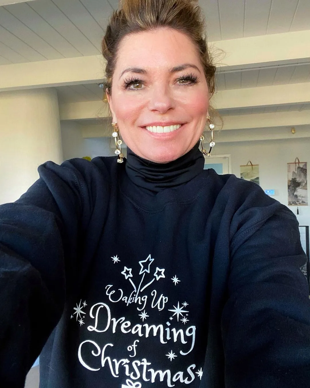 Shania Twain wearing a black