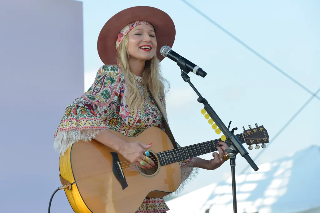 Singer-songwriter Jewel performs on the Main Stage.