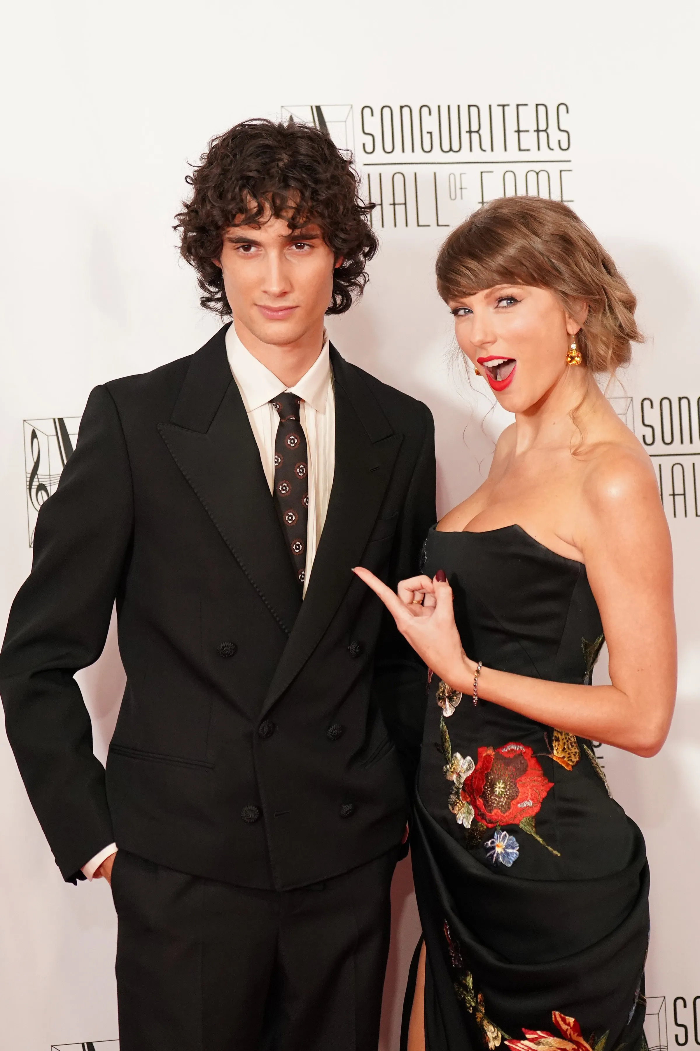Taylor Swift poses playfully with Sombr at the 55th Annual Songwriters Hall of Fame Induction and Awards Gala.