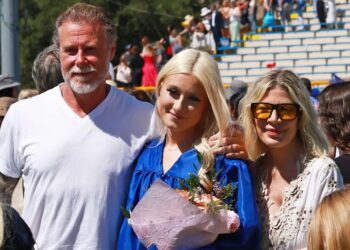 Tori Spelling and Dean McDermott reunite at daughter Stella’s high school graduation 7 months after divorce