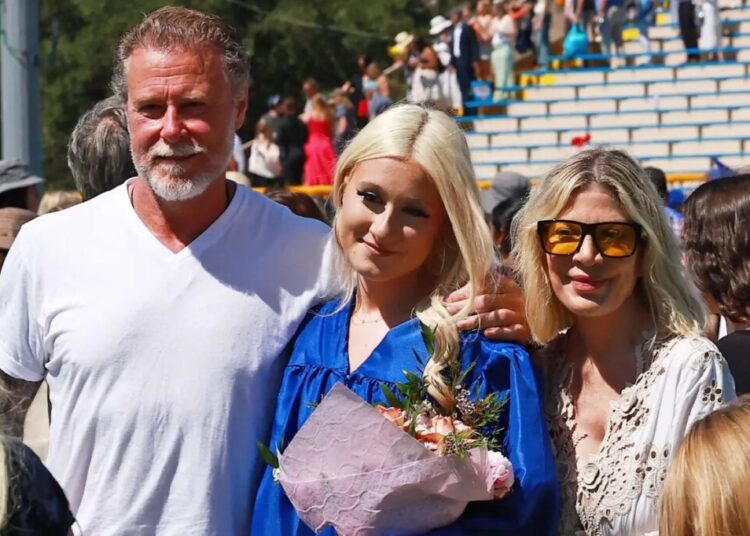 Tori Spelling and Dean McDermott reunite at daughter Stella’s high school graduation 7 months after divorce