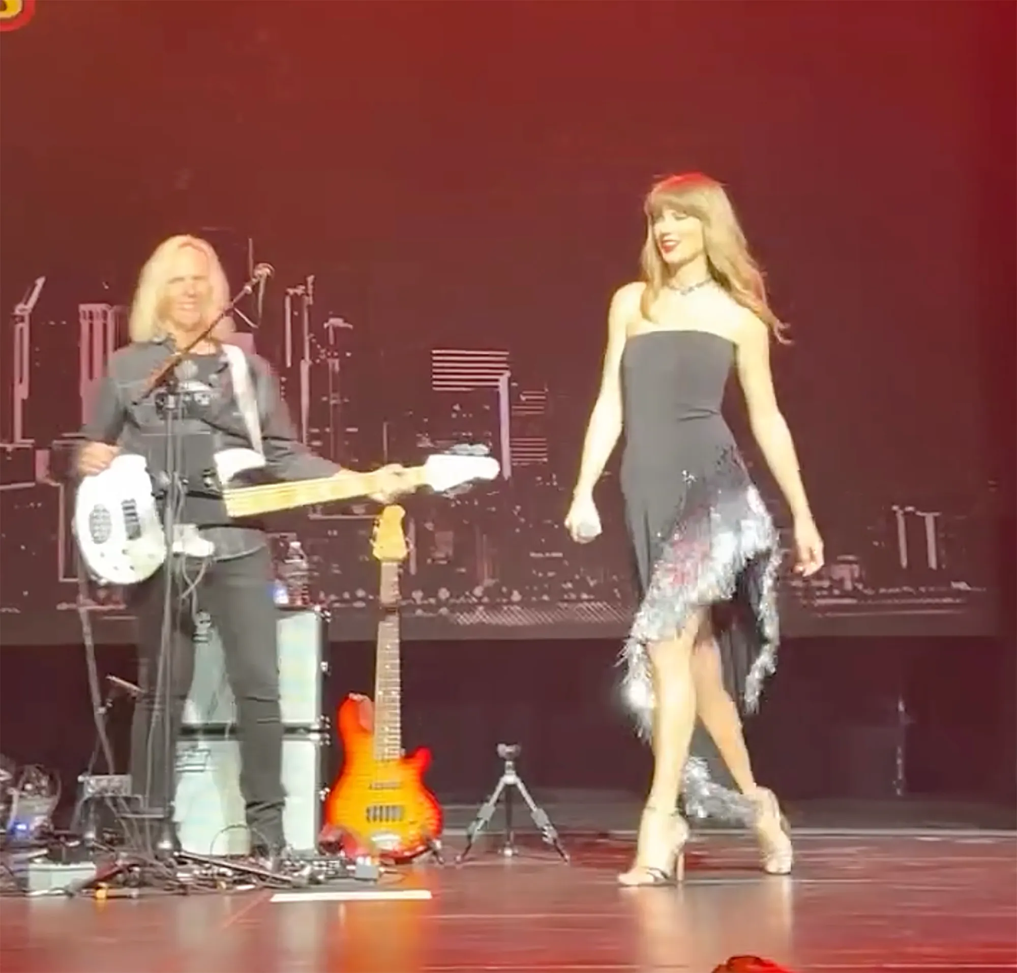 Taylor Swift and Lainey Wilson 