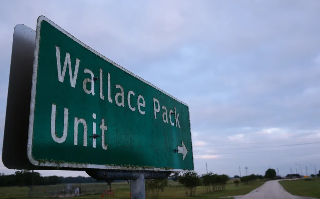 A road sign pointing to the Wallace Pack Unit.