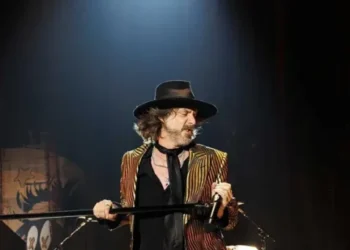 Rock singer humiliates red state crowd chanting ‘U-S-A’ as audience storms out