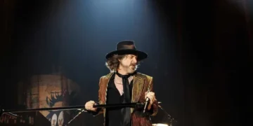 Rock singer humiliates red state crowd chanting ‘U-S-A’ as audience storms out