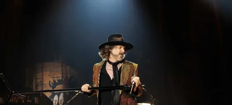 Rock singer humiliates red state crowd chanting ‘U-S-A’ as audience storms out