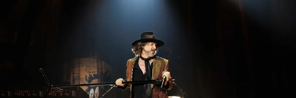 Rock singer humiliates red state crowd chanting ‘U-S-A’ as audience storms out