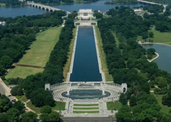 Trump’s lavishly renovated Reflecting Pool is already covered in green muck: report