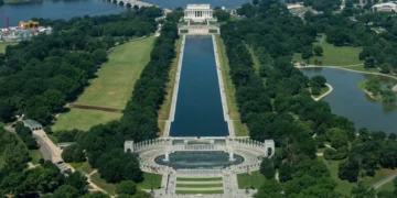 Trump’s lavishly renovated Reflecting Pool is already covered in green muck: report