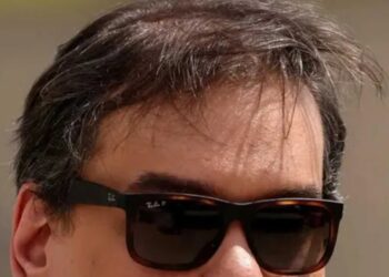 Disgraced ex-congressman accused of threatening reporter over inside trading report