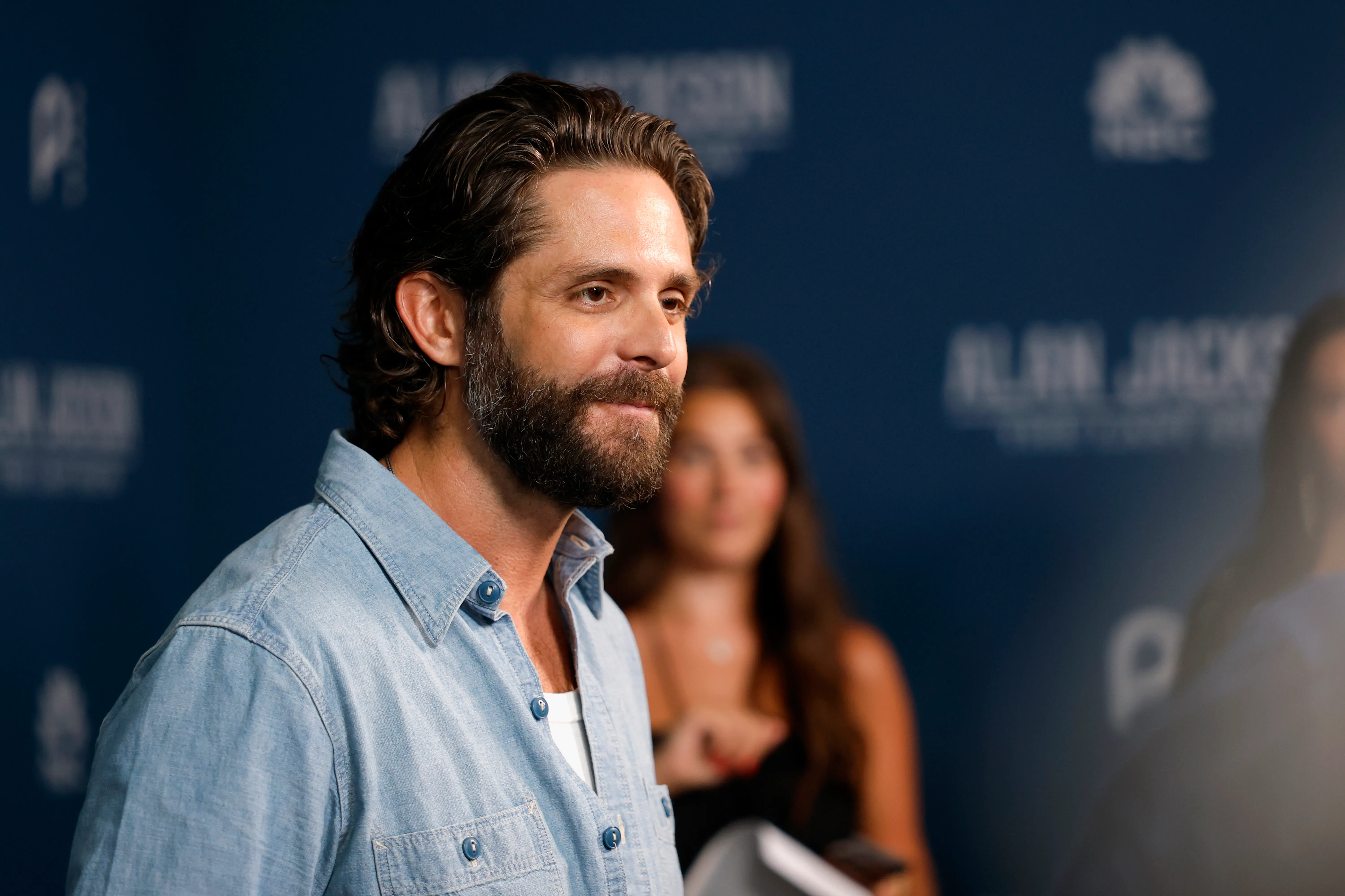 Thomas Rhett poses for photos during Alan Jackson's farewell concert.
