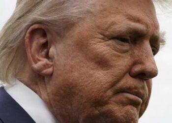Trump attacks ‘corrupt and irrelevant’ foes in raving late-night posting spree