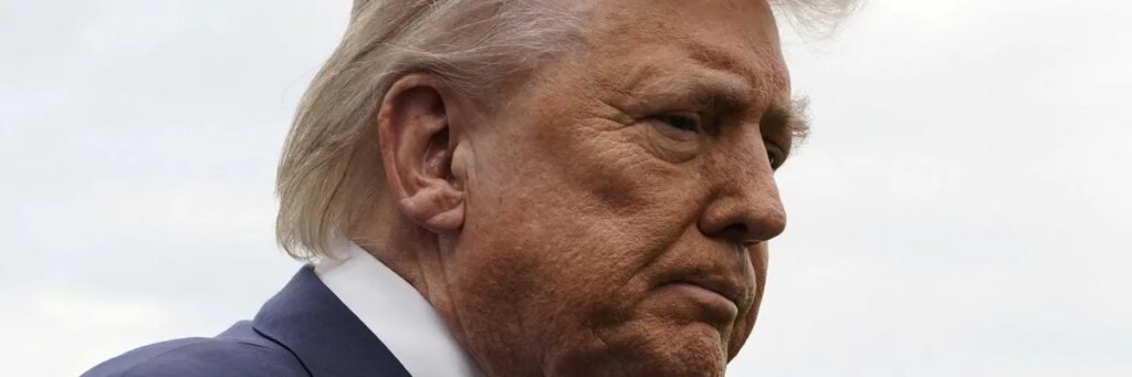 Trump attacks ‘corrupt and irrelevant’ foes in raving late-night posting spree