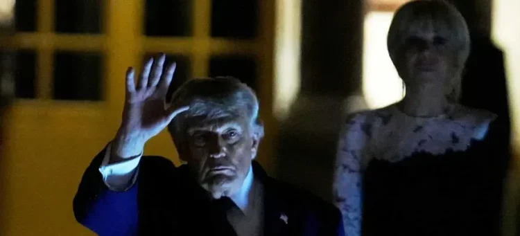 Anonymous Trump official criticizes Iranian peace deal