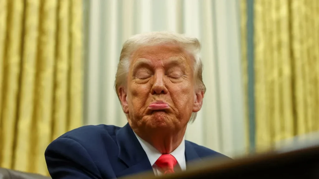 CNN host flags unusual Trump bathroom preference: ‘Nothing grosses the guys out more’