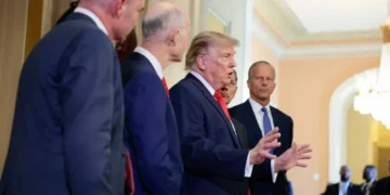 Trump exposed by recent side-by-side photo flagged by journalist: ‘Clearly lying’