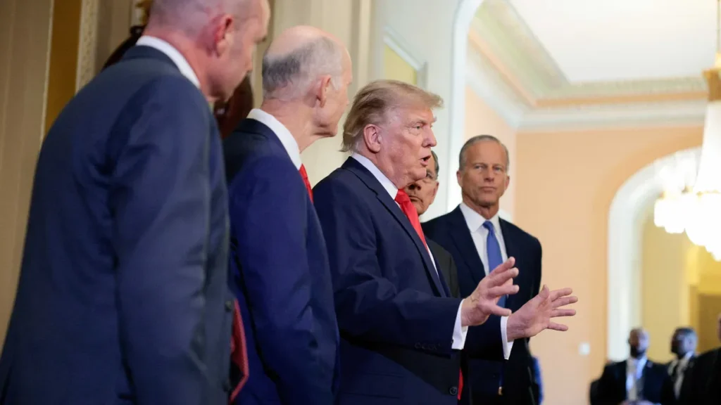 Trump exposed by recent side-by-side photo flagged by journalist: ‘Clearly lying’