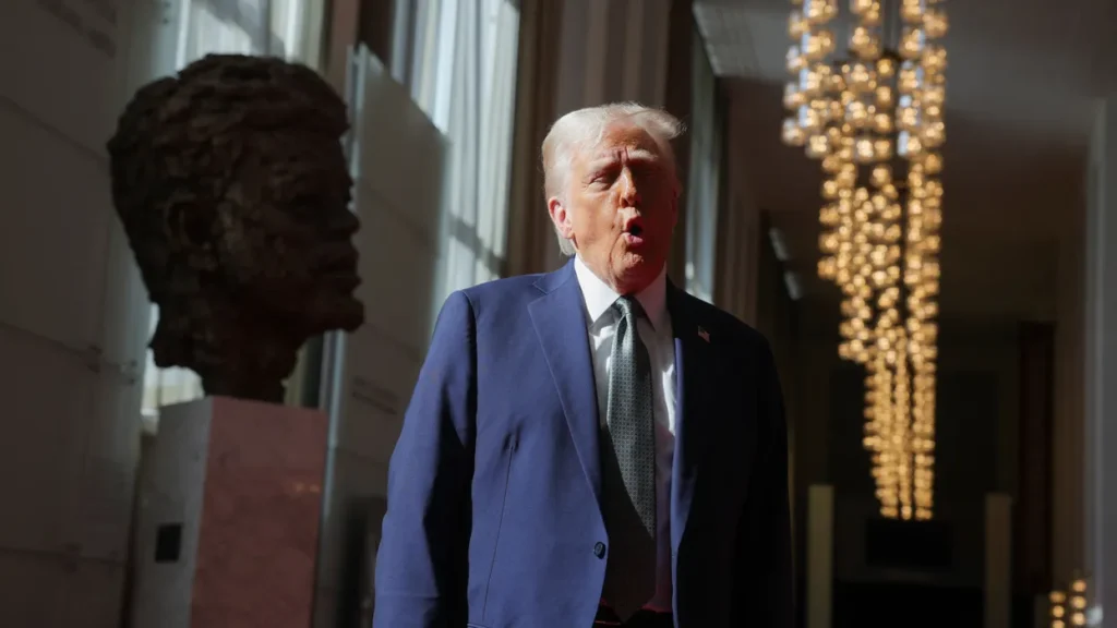 ‘Something has changed’: Reporter reveals Trump’s fear — and the celeb weaponizing it