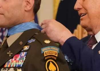 Observers baffled as Trump struggles to clasp Medal of Honor around veteran