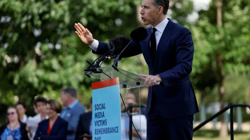 ‘Wow’: Josh Hawley’s ‘lack of self-awareness’ during Fox News interview boggles onlookers