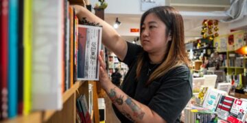 Hong Kong police arrest booksellers on suspicion of selling seditious publications