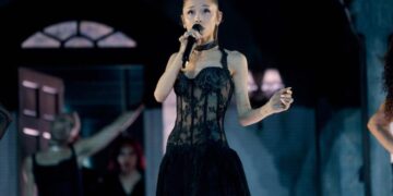 Ariana Grande returns to the stage, pop-star quirks intact