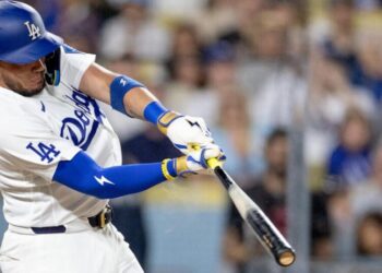 Miguel Rojas propels Dodgers to series-opening win over Rays