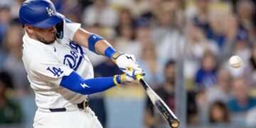 Miguel Rojas propels Dodgers to series-opening win over Rays