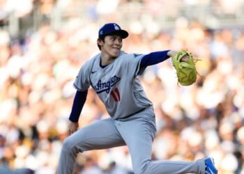 Roki Sasaki struggles with command early, Dodgers fall to Padres