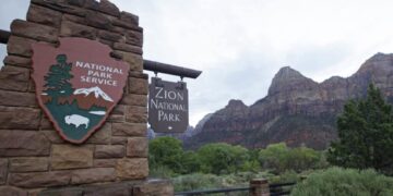 Former youth pastor accused of pushing wife off cliff in Zion National Park dies days after arrest