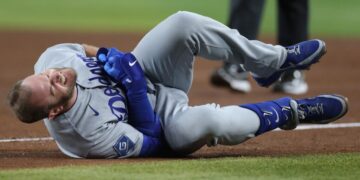 Dodgers’ Max Muncy involved in huge collision with Arizona’s Ildemaro Vargas