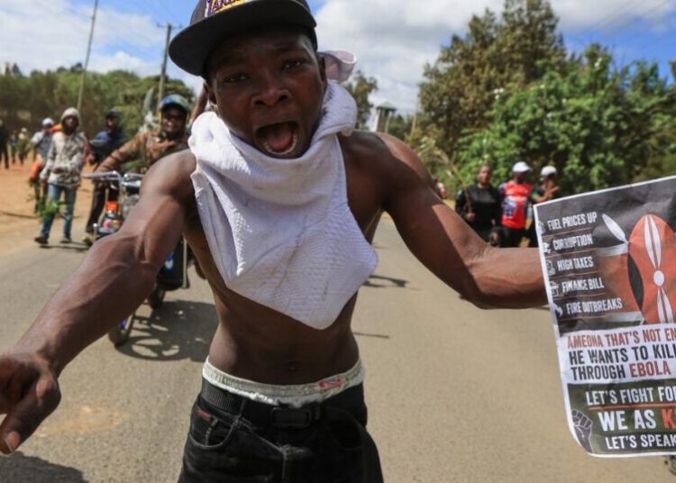 Hundreds of youths protest outside Kenya’s Ebola quarantine center for U.S. citizens