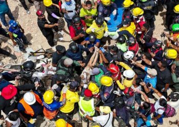 Scenes from Venezuela and SoCal: Hope battles with despair after massive quakes
