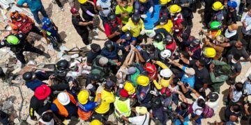 Scenes from Venezuela and SoCal: Hope battles with despair after massive quakes