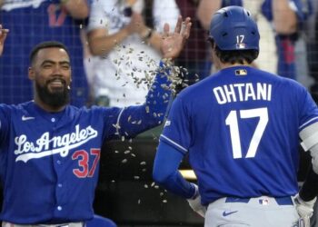 Teoscar Hernández returns, and Dodgers unleash 17-hit barrage in win over Athletics