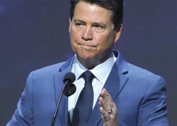 Glen Walker is returning to broadcast news, months after being cut from KTLA