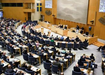 Sweden requires public workers to report migrants not authorized to live there