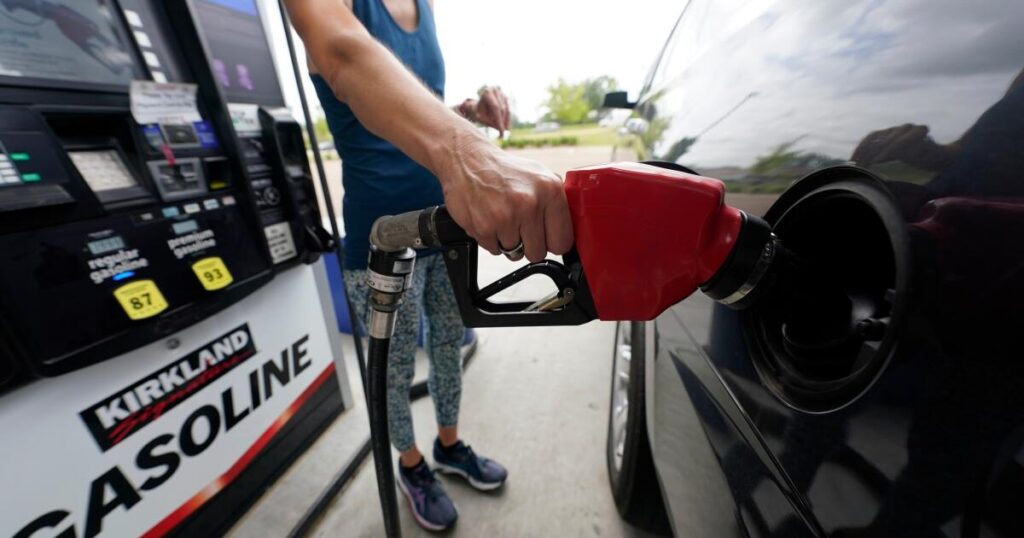 U.S. gas prices drop below $4 for first time since March but remain 25% higher than last year