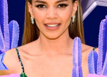 Leslie Grace talks her new album — plus ‘In the Heights’ and the lost ‘Batgirl’ movie on ‘The De Los Podcast’