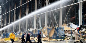 Rotting meat, foul smell at site of Boyle Heights warehouse fire