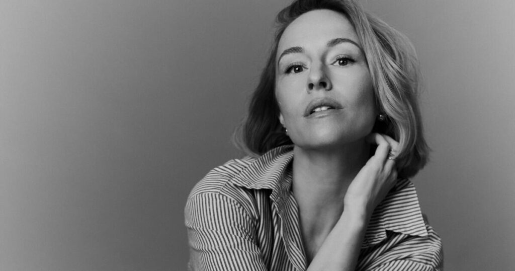 Sarah Goldberg didn’t want to be ‘the girl next door.’ So she charted a tougher path