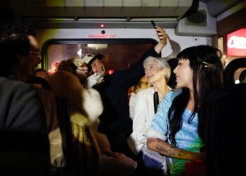 Forget celebrity homes. This Hollywood bus tour haunts the city instead