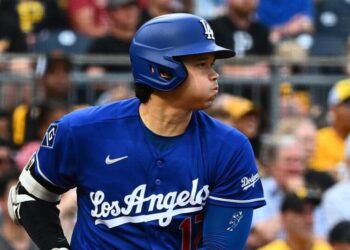 Shohei Ohtani, Justin Wrobleski sustain injuries, exit early for Dodgers vs. Pirates