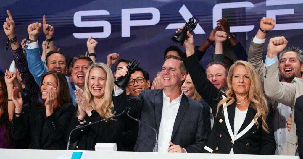 SpaceX stock returns to Earth after record IPO