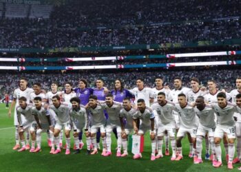 In must-win match against Ecuador, Mexico looks to advance with help of its fans